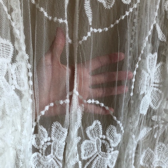 NWT Ivory Sheer lace kimono Altar’d State - Picture 3 of 5